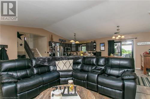 185504 Grey Road 9, Southgate, ON - Indoor Photo Showing Living Room