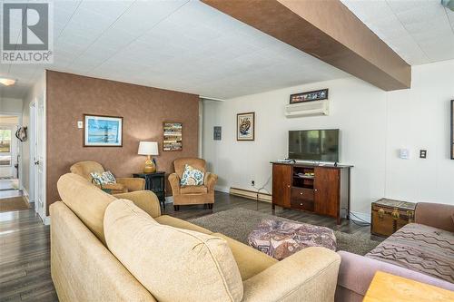 1110 Richard Gates, Sombra, ON - Indoor Photo Showing Living Room
