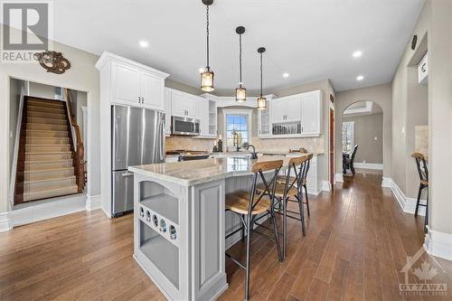 899 Oak Creek Road, Ottawa, ON - Indoor Photo Showing Kitchen With Upgraded Kitchen