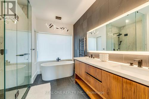2174 Elmhurst Ave, Oakville, ON - Indoor Photo Showing Bathroom