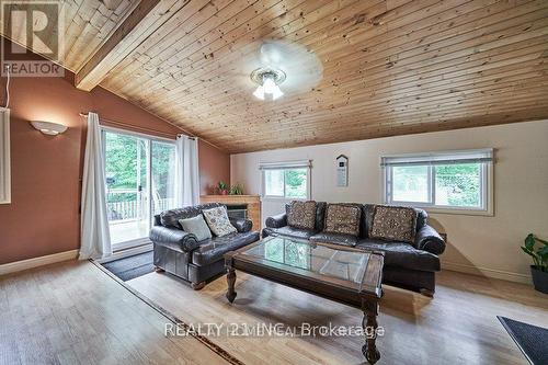 77 Townline Road N Acre, Clarington, ON - Indoor Photo Showing Living Room