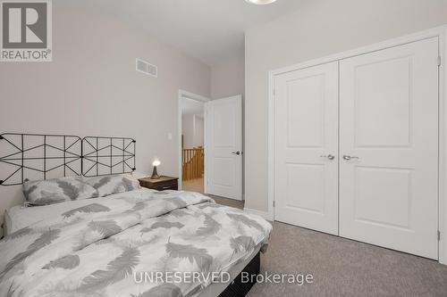 7197 Parsa Street, Niagara Falls, ON - Indoor Photo Showing Bedroom