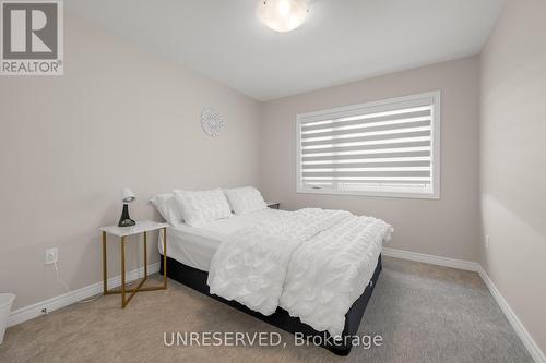 7197 Parsa St, Niagara Falls, ON - Indoor Photo Showing Bedroom