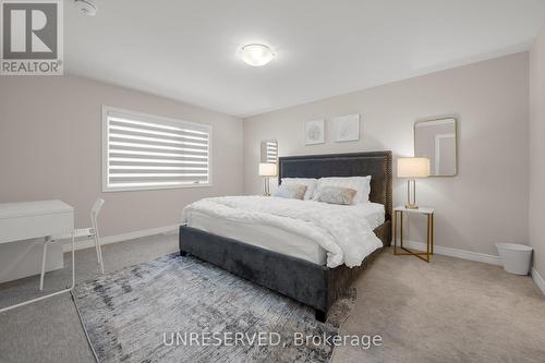 7197 Parsa Street, Niagara Falls, ON - Indoor Photo Showing Bedroom