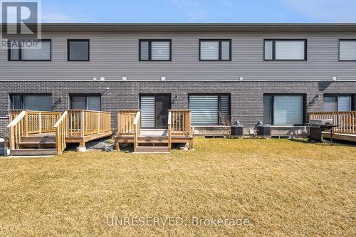 7197 Parsa St, Niagara Falls, ON - Outdoor With Exterior