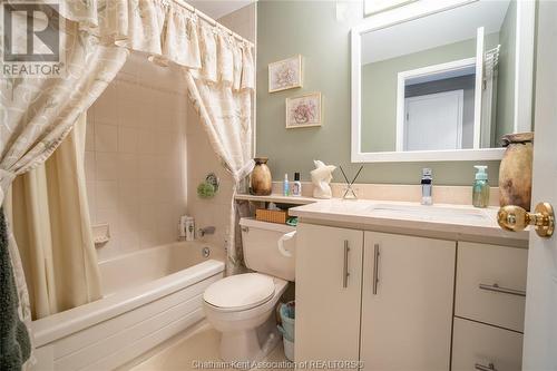 18 Norway Maple Drive, Chatham, ON - Indoor Photo Showing Bathroom