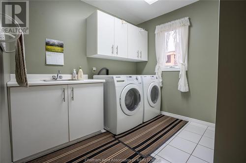 18 Norway Maple Drive, Chatham, ON - Indoor Photo Showing Laundry Room