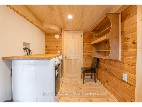 106 Boundary Lane E, Galway-Cavendish And Harvey, ON - Indoor Photo Showing Laundry Room