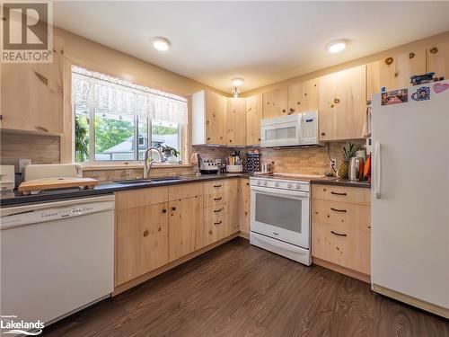 1078A Lake Joseph Road, Seguin, ON - Indoor Photo Showing Kitchen With Double Sink