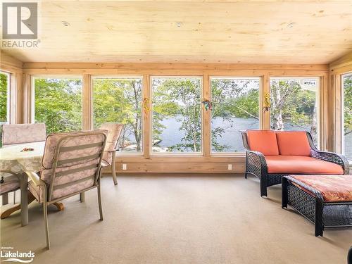 muskoka room - 1078A Lake Joseph Road, Seguin, ON - Indoor Photo Showing Living Room