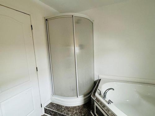 Bathroom - 1701 Rue Du Timonier, Havre-Saint-Pierre, QC - Indoor Photo Showing Bathroom