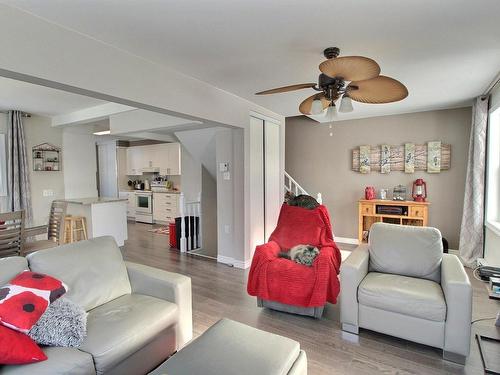 Living room - 110 Rue Principale, Duparquet, QC - Indoor Photo Showing Living Room