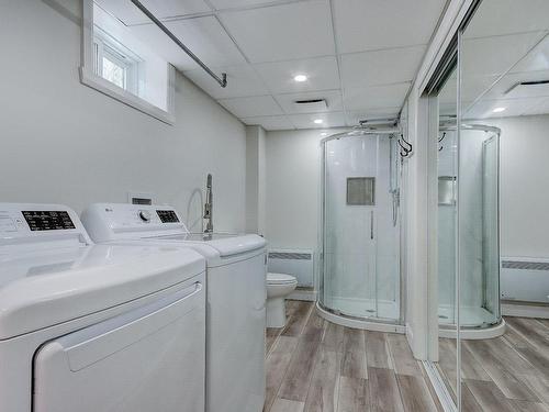 Bathroom - 68 Rue Staveley, Saint-Bruno-De-Montarville, QC - Indoor Photo Showing Laundry Room