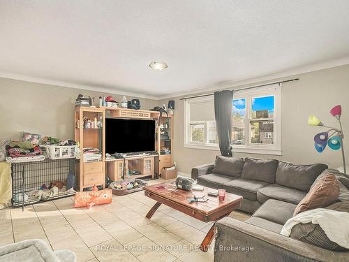 85 Doane St, Ottawa, ON - Indoor Photo Showing Living Room