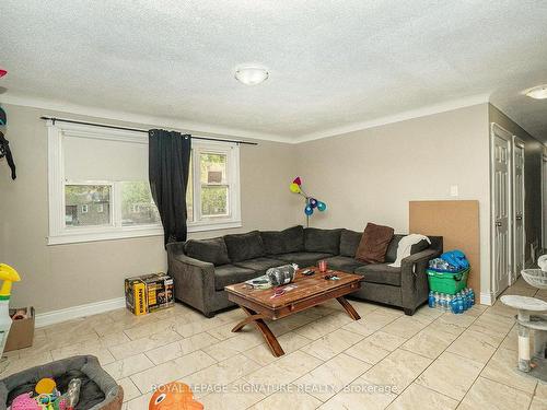 85 Doane St, Ottawa, ON - Indoor Photo Showing Living Room