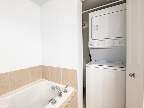 Laundry room - 903-1280 Rue St-Jacques, Montréal (Ville-Marie), QC - Indoor Photo Showing Other Room