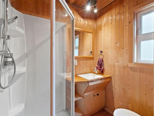 2622 Sunnybrae Rd, Sooke, BC - Indoor Photo Showing Bathroom