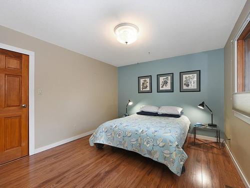 6537 Walker Frontage Rd, Fanny Bay, BC - Indoor Photo Showing Bedroom