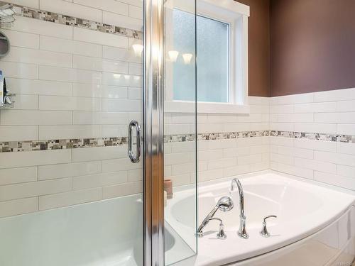 477 Nottingham Dr, Nanaimo, BC - Indoor Photo Showing Bathroom