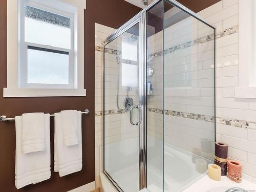477 Nottingham Dr, Nanaimo, BC - Indoor Photo Showing Bathroom