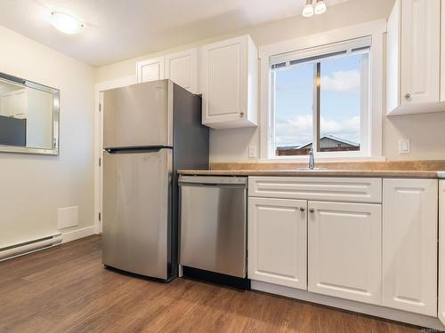 477 Nottingham Dr, Nanaimo, BC - Indoor Photo Showing Kitchen