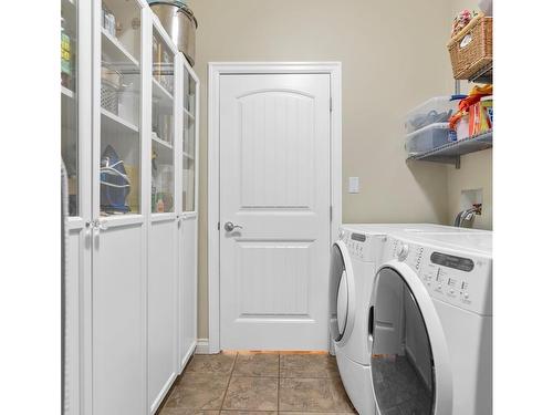 1405 Fairfield Rd, Cobble Hill, BC - Indoor Photo Showing Laundry Room