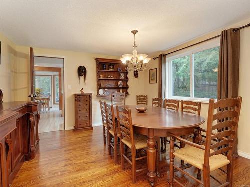 952 Woodcreek Pl, North Saanich, BC - Indoor Photo Showing Dining Room