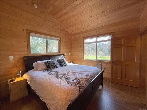 B-3005 St Johns Point Rd, Hornby Island, BC - Indoor Photo Showing Bedroom