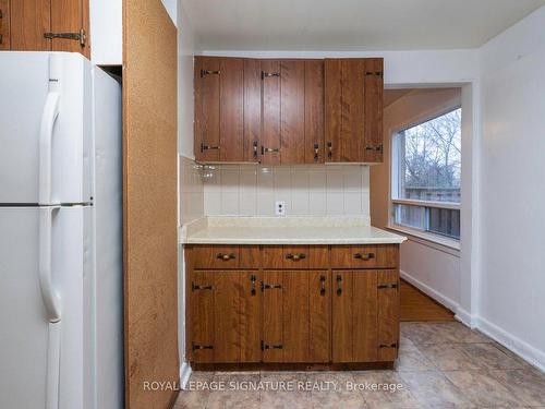 20 Cottonwood Dr, Toronto, ON - Indoor Photo Showing Kitchen