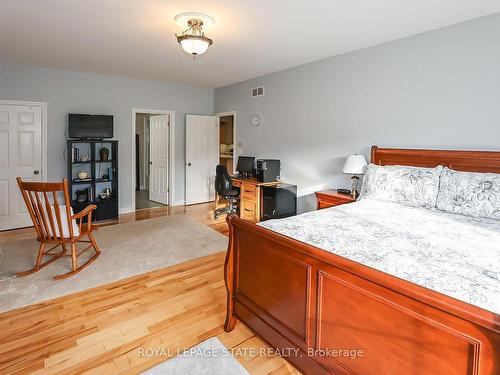 104 Main St E, Grimsby, ON - Indoor Photo Showing Bedroom