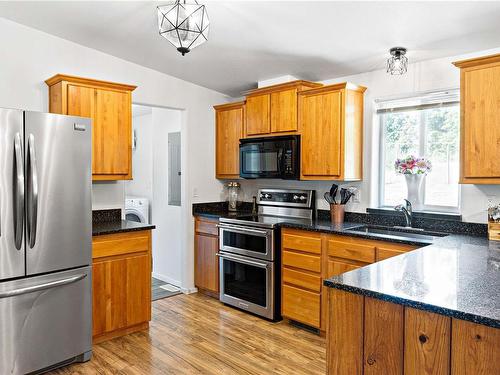 12844&12838 Ivey Rd, Ladysmith, BC - Indoor Photo Showing Kitchen