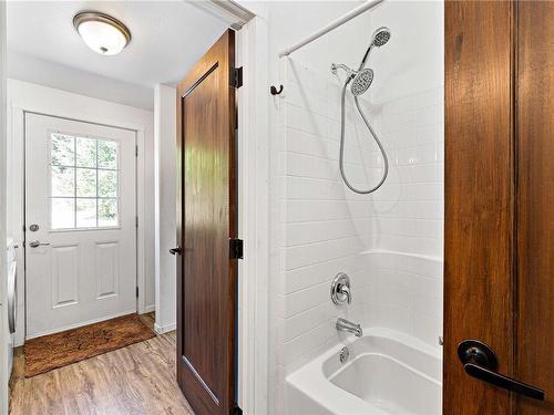 12844&12838 Ivey Rd, Ladysmith, BC - Indoor Photo Showing Bathroom