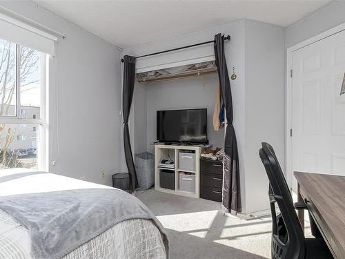 306-1055 Hillside Ave, Victoria, BC - Indoor Photo Showing Bedroom