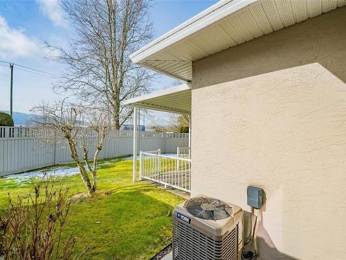 5883 Primrose Dr, Nanaimo, BC - Outdoor With Backyard