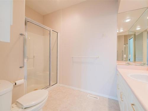 5883 Primrose Dr, Nanaimo, BC - Indoor Photo Showing Bathroom