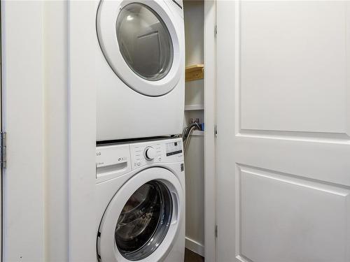 7-700 Lancaster Way, Comox, BC - Indoor Photo Showing Laundry Room