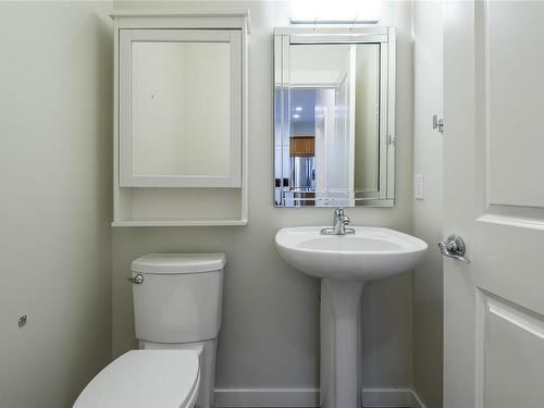 7-700 Lancaster Way, Comox, BC - Indoor Photo Showing Bathroom