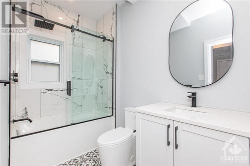 196 Powell Avenue, Ottawa, ON - Indoor Photo Showing Bathroom