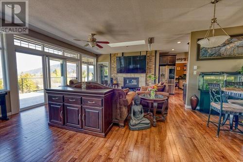 2127 Pleasant Dale Road W, Blind Bay, BC - Indoor With Fireplace