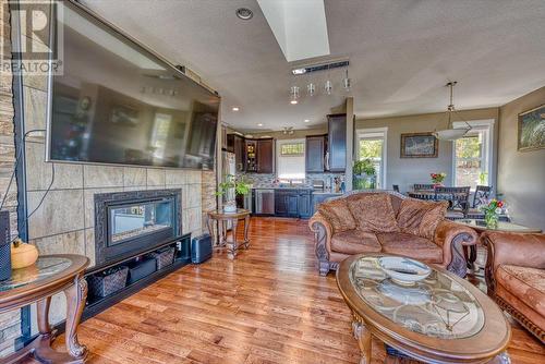 2127 Pleasant Dale Road W, Blind Bay, BC - Indoor Photo Showing Living Room With Fireplace