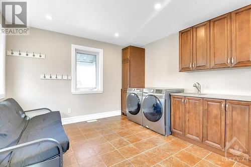 634 Kirkwood Avenue, Ottawa, ON - Indoor Photo Showing Laundry Room