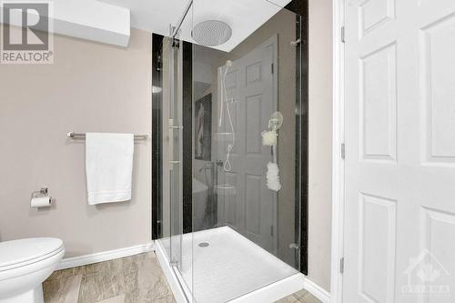 634 Kirkwood Avenue, Ottawa, ON - Indoor Photo Showing Bathroom