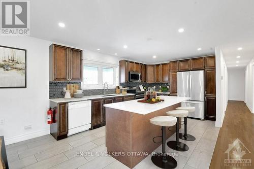 634 Kirkwood Avenue, Ottawa, ON - Indoor Photo Showing Kitchen