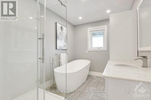 634 Kirkwood Avenue, Ottawa, ON - Indoor Photo Showing Bathroom