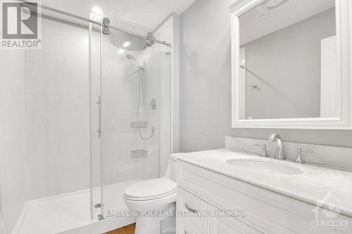 634 Kirkwood Avenue, Ottawa, ON - Indoor Photo Showing Bathroom