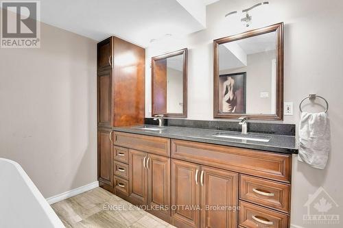 634 Kirkwood Avenue, Ottawa, ON - Indoor Photo Showing Bathroom