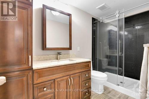 634 Kirkwood Avenue, Ottawa, ON - Indoor Photo Showing Bathroom