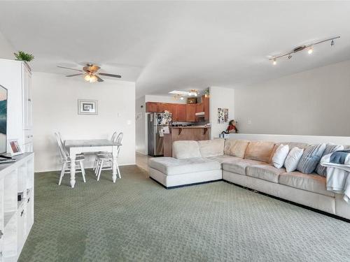 101-292 Douglas Avenue, Penticton, BC - Indoor Photo Showing Living Room