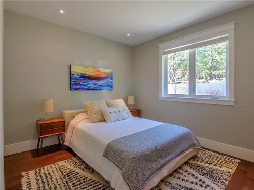 2462 Evergreen Drive, Penticton, BC - Indoor Photo Showing Bedroom