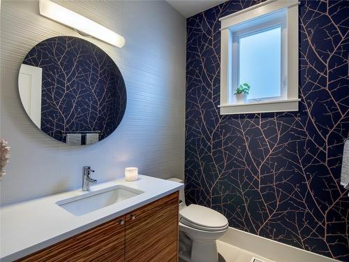 2462 Evergreen Drive, Penticton, BC - Indoor Photo Showing Bathroom